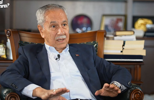 Bülent Arınç yıllar sonra açıkladı: Tayyip Bey masaya yumruğu vurup komutana 'Sus ulan' dedi