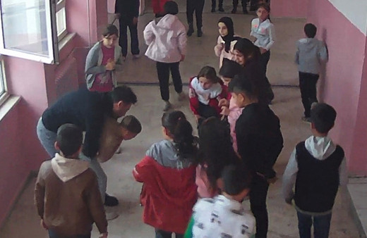Diyarbakır'da öğretmenden öğrenciye hayat kurtaran müdahale!