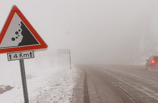 Yoğun kar yağışı! Konya'da yollar trafiğe kapandı, valilik duyurdu