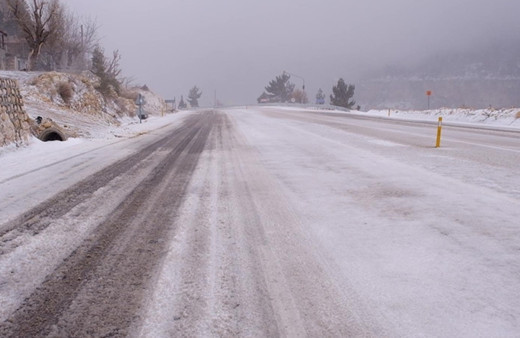 Sertavul Geçidi kar yağışı nedeniyle trafiğe kapatıldı