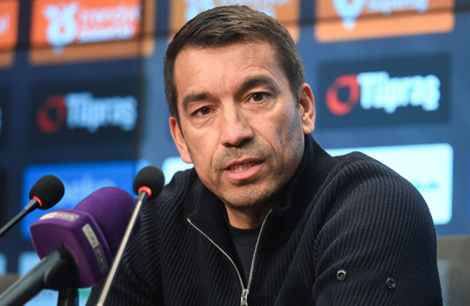 Beşiktaş Teknik Direktörü Bronckhorst: Şampiyonluk zor