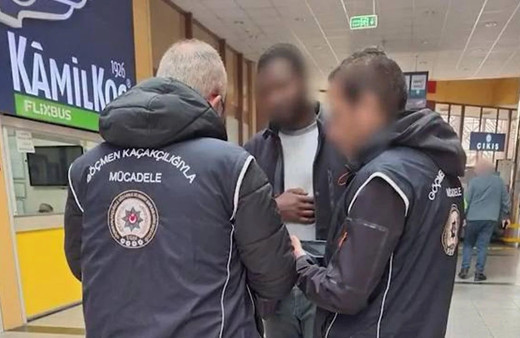 "Kalkan-31" operasyonlarında 1298 düzensiz göçmen yakalandı