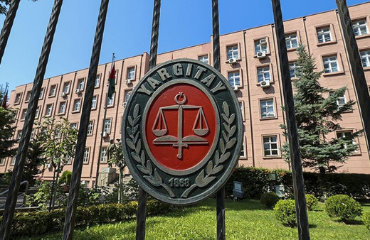 "Mideme dinleme cihazı yerleştirdi" dediği eşini alıkoyan kocaya verilen hapis cezası bozuldu