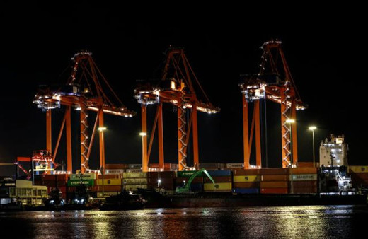 Mersin açıklarında yük gemisi yan yattı