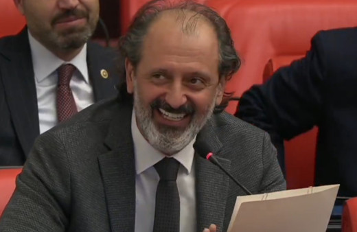 Meclis'teki 'çav villa' uyarlaması güldürdü