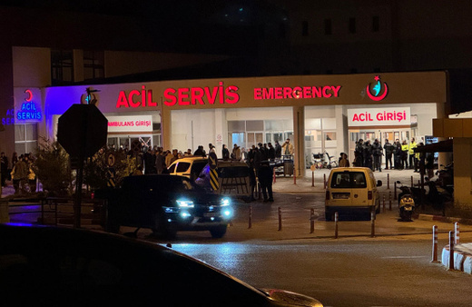 İzmir'de kız meselesi katliamı araçta infaz edildiler: 3 ölü 1 yaralı