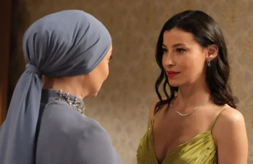 Müjde Uzman, "çemkirmeleri hatırlatırım" yorumunu görünce çıldırdı fena saydırdı: