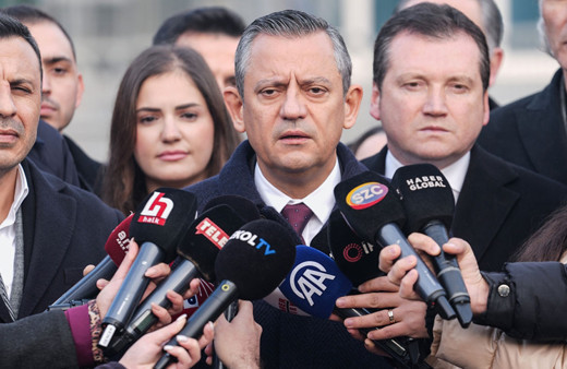 Özgür Özel, tutuklu Ahmet Özer'i cezaevinde ziyaret etti