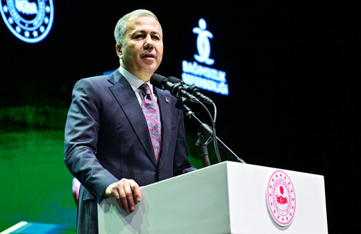 Bakan Yerlikaya duyurdu! Suç örgütleri 'Kuyu'ya düşürüldü: 46 şüpheli yakalandı