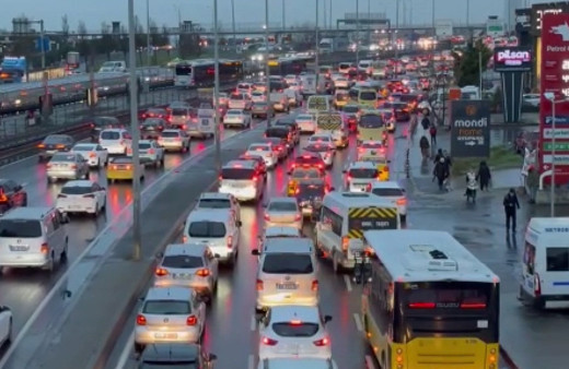 İstanbul'da haftanın ilk iş gününde trafik yoğunluğu yaşanıyor
