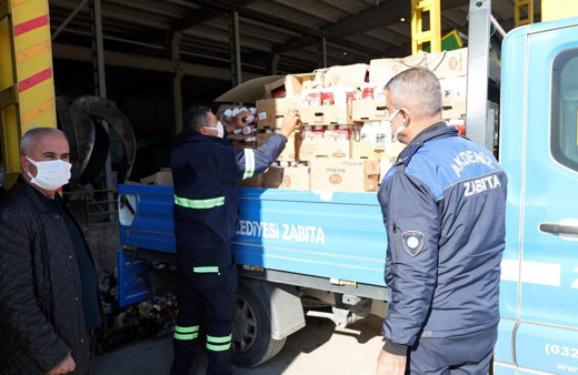 Mersin'de tarihi geçmiş 4 bin 700 ketçap ve mayonez ele geçirildi