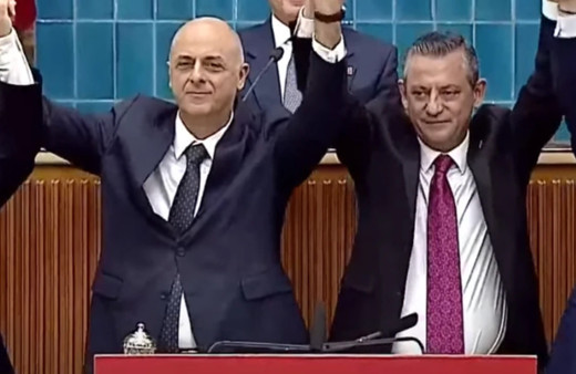 İYİ Parti'den istifa eden Ümit Özlale CHP'ye katıldı