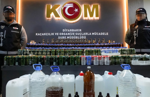 Diyarbakır'da sahte ve kaçak 1300 şişe içki ele geçirildi