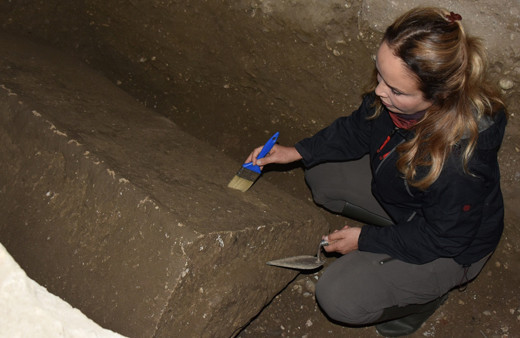 Aziz Nikolaos Kilisesi kazılarında tarihe ışık tutacak lahit bulundu