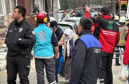 İstanbul'da 14 katlı binada patlama! 1 kişi öldü, 3 kişi yaralandı