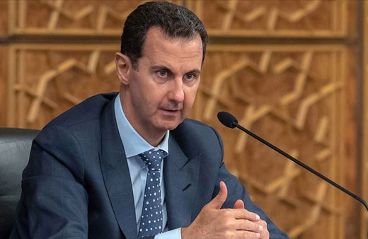 Rejim çöktü! Suriye'de Hafız Esed'in heykelleri yıkılıyor!