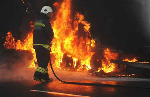 Soğuk hava deposunun inşaatında yangın: 9 işçi öldü