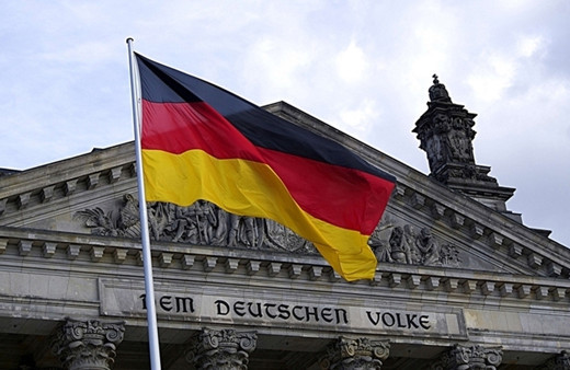 Almanya, Suriyelilerin iltica başvurularını dondurdu