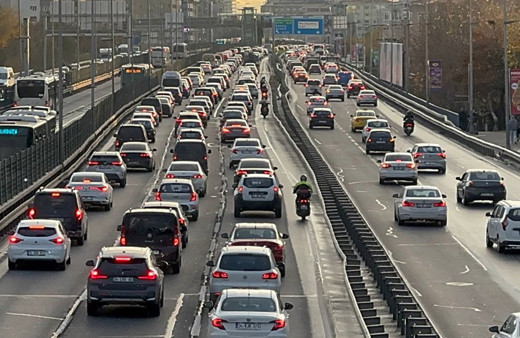 İstanbul'da haftanın ilk iş gününde trafik yoğunluğu yaşanıyor