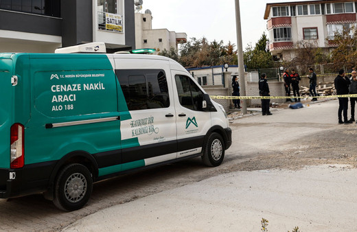 Dehşet! Önce eşini sonra da oğlunu öldürüp intihar girişiminde bulundu