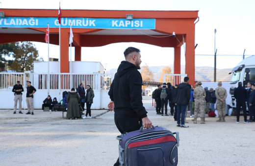 Ülkelerine dönen Suriyeliler için Hatay'daki Yayladağı Sınır Kapısı da açıldı
