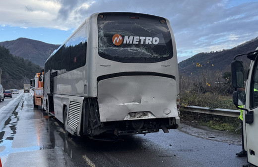Sakarya'da zincirleme trafik kazası: 15 yaralı
