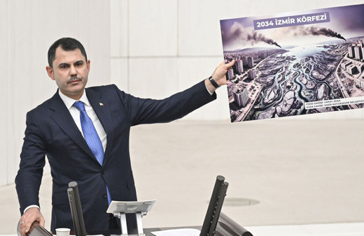 Murat Kurum yapay zekanın tasarladığı İzmir Körfezi'nin 10 yıl sonraki görselini gösterdi