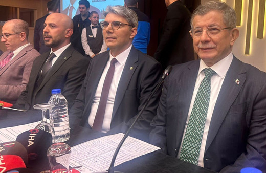 Ahmet Davutoğlu'ndan Cumhurbaşkanı Erdoğan'a Suriye tebriği