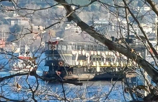 İstanbul'da tur teknesinde yangın çıktı