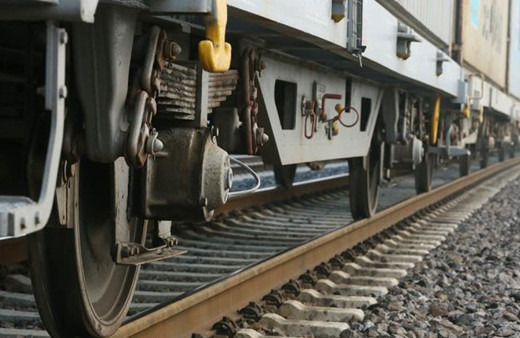 Rusya'da yük trenine çarpan yolcu treni raydan çıktı