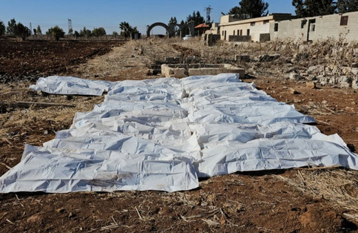 Suriye'de toplu mezarlar yaşanan vahşeti gün yüzüne çıkartıyor