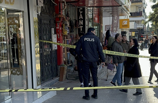 Kalaşnikof ile kuyumcu bastılar! Altınlarla kaçtılar