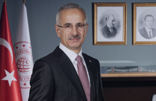 Bakan Uraloğlu, Trabzon'da Söğütlü Kavşağındaki trafik sorununun çözüldüğünü açıkladı