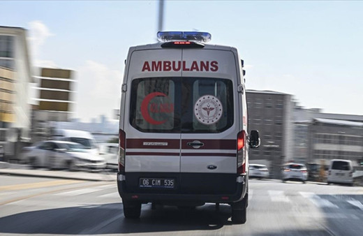 İzmir'de bir kişi tartıştığı babasını silahla yaraladı
