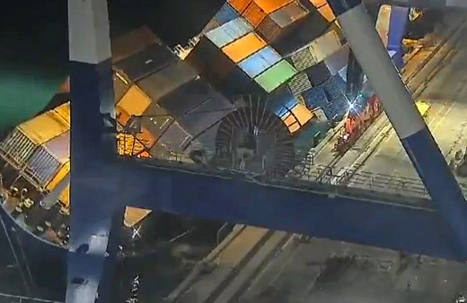 Ambarlı Limanı'nda yan yatan kuru yük gemisindeki 15 personel tahliye edildi