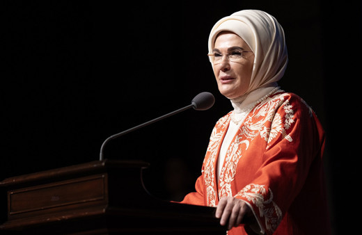 Emine Erdoğan'dan Refik Anadol'un yeni yapay zeka platformuna yönelik paylaşım