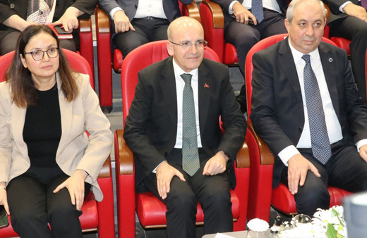 Hazine ve Maliye Bakanı Mehmet  Şimşek  iş insanlarıyla bir araya geldi
