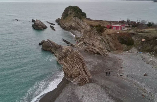 Sinop'ta gözlenen deniz çekilmesi dronla görüntülendi