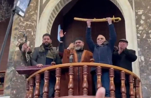 Baas rejiminin "sivillerin bombalanması emrine" karşı gelen pilota onur hediyesi verildi