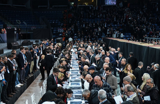 Beşiktaş'ta başkanlık seçimi! Oy verme işlemi başladı, Hüseyin Yücel ve Serdal Adalı yarışıyor
