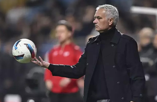 Mourinho üzerlerini çizdi, 5 futbolcuya kapı gözüktü! Fenerbahçe'de ayrılıklar yaşanacak