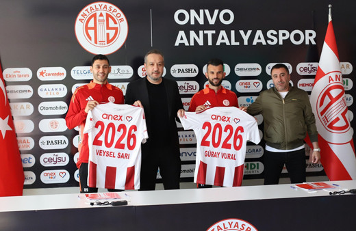 Antalyaspor'da Veysel Sarı ve Güray Vural'ın sözleşmeleri uzatıldı