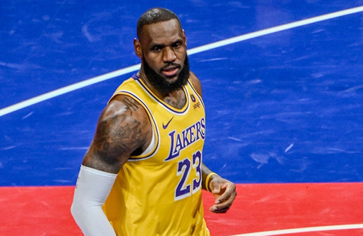 LeBron James, Michael Jordan'ın rekorunu kırdı