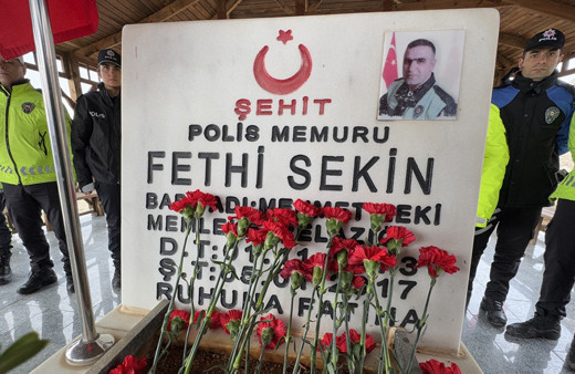 Şehit polis Fethi Sekin Elazığ'da kabri başında anıldı