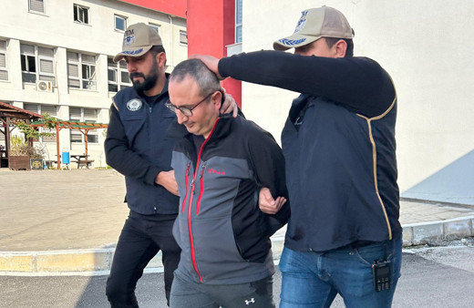 12.5 yıl hapis cezasıyla aranıyordu! Eski yüzbaşı Adana'da yakayı ele verdi