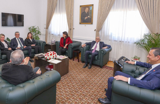 CHP Genel Başkanı Özgür Özel, DEM Parti heyetiyle görüştü Özel'den süreç açıklaması