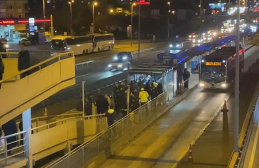 Metrobüste silahla havaya ateş eden şüpheli gözaltına alındı