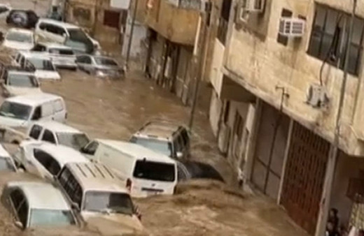 Mekke'de şiddetli yağış sel felaketine yol açtı