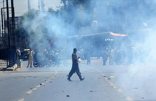 Pakistan'da hükümet binasına silahlı saldırı