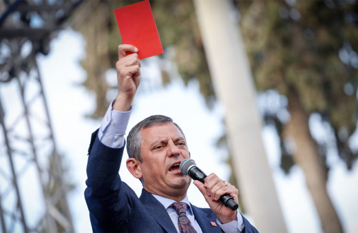 Özgür Özel'den kımızı kart eleştirilerine yanıt